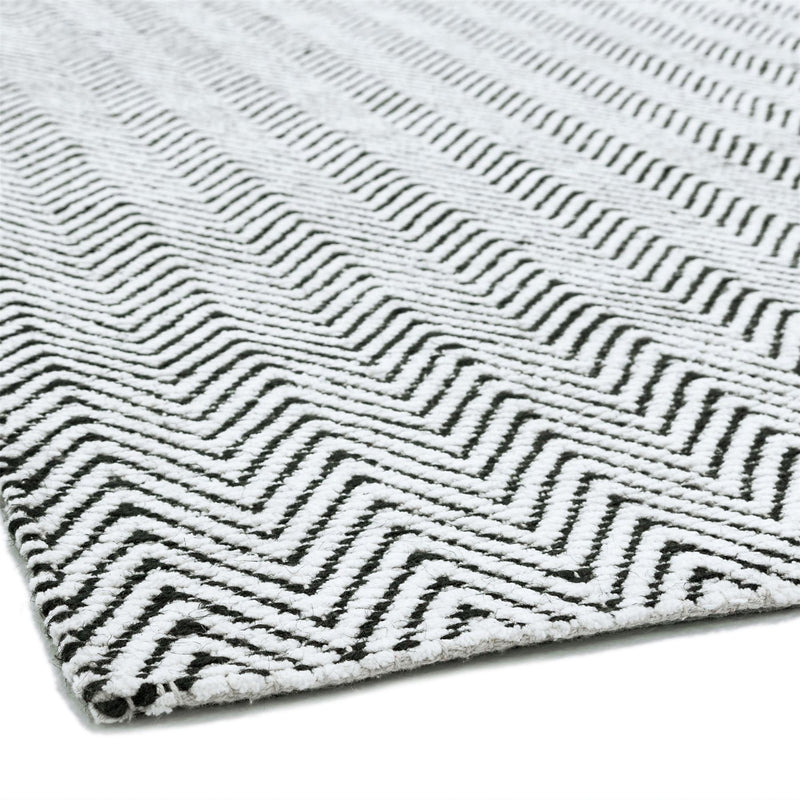 Ives Modern Chevron Zigzag Pattern Rugs in Black & White